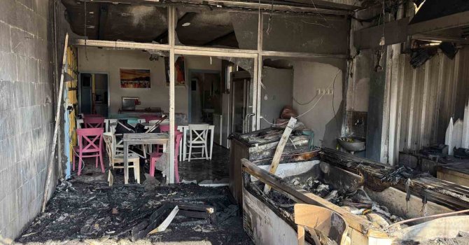 Serik’te balıkçı dükkanı çıkan yangında kullanılamaz hale geldi