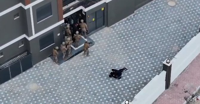 İkiz plakalarla ilçeleri gezip evlerden hırsızlık yaptılar, 11’incisinde yakayı ele verdiler