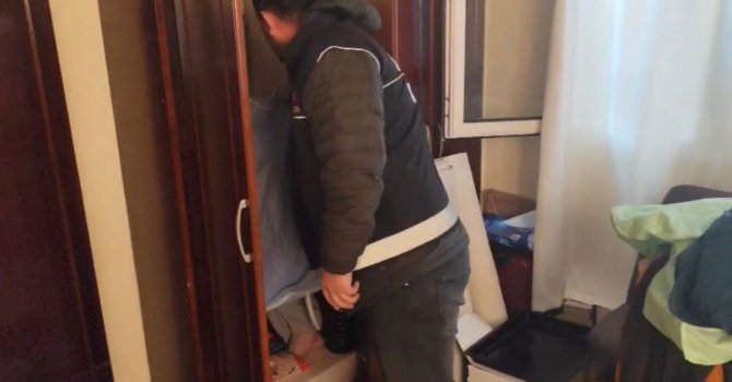 Dolaptan kıyafet değil "Torbacı" hükümlü çıktı