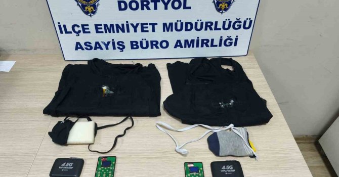 Hatay’da ehliyet sınavına kopya düzeneği ile giren iki kardeş yakalandı