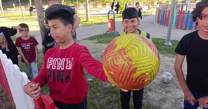 Yola kaçan futbol topu kazaya neden oldu: 1 yaralı