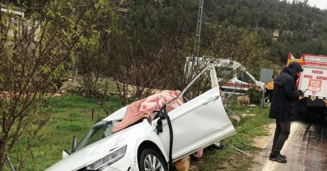 Mersin’de otomobil ile tır çarpıştı: 1 ölü, 2 yaralı