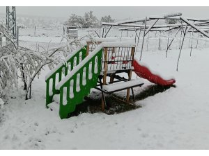 Mersin’de mayısta kar yağışı etkili oldu, yaylalar beyaza büründü