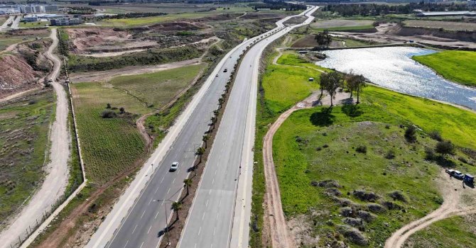 Çukurova Üniversitesi vatandaşın arazisini "işgal" etti, belediye "kaçak bulvar" yaptı