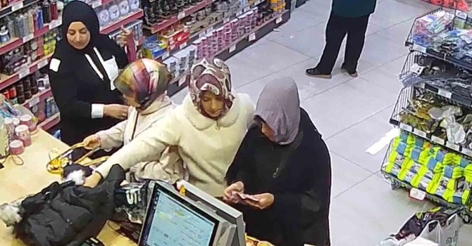 Teyze ve yeğenin çaldığı parayla alışveriş yaptığı anlar görüntülendi