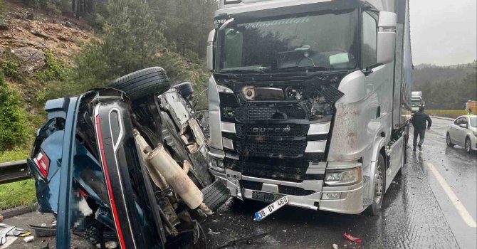 Maliyeciler kaza yaptı: 1 ölü, 5 yaralı