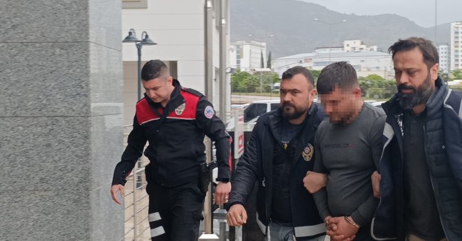 Adana’da cinayet zanlısı adliyeye sevk edildi