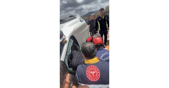 Osmaniye’de kontrolden çıkan pikap yan yattı: 2 yaralı
