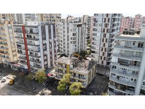 Adana’da depremde hasar gören mahkemelik binalarda yıkım başladı