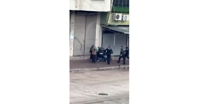 Adana’da sokak ortasında kavga: Polis havaya ateş açtı