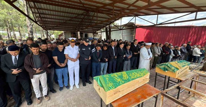 Mersin’de ölen 2 kardeşin cenazesi gözyaşları arasında defnedildi