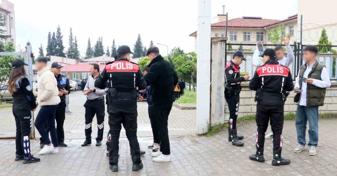 Kahramanmaraş’ta okul önlerinde sıkı denetim
