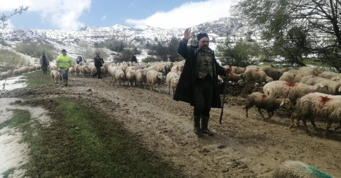 Isparta’da yaylada mahsur kalan çobanlar 30 saat sonra kurtarıldı