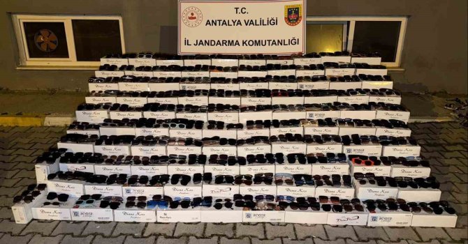 Antalya’da 10 milyon TL’lik gümrük kaçağı ürün ele geçirildi
