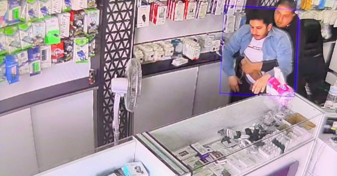 İnternetten öğrendiği Heimlich manevrasıyla arkadaşını hayata tutundurdu