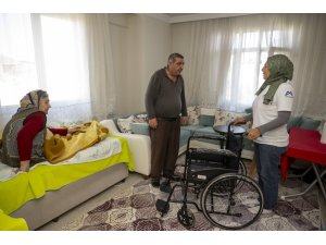 Mersin’de engellilere tekerlekli sandalye ve hasta bezi desteği