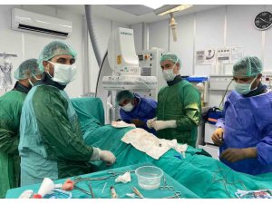 Tarsus Devlet Hastanesi’nde şoklama özellikli kalp pili takıldı