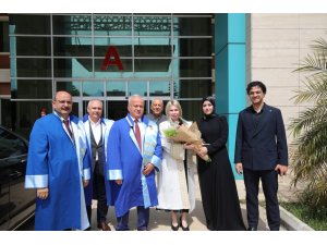 Akdeniz Üniversitesi’nde mezuniyet coşkusu İlahiyat Fakültesi ile başladı
