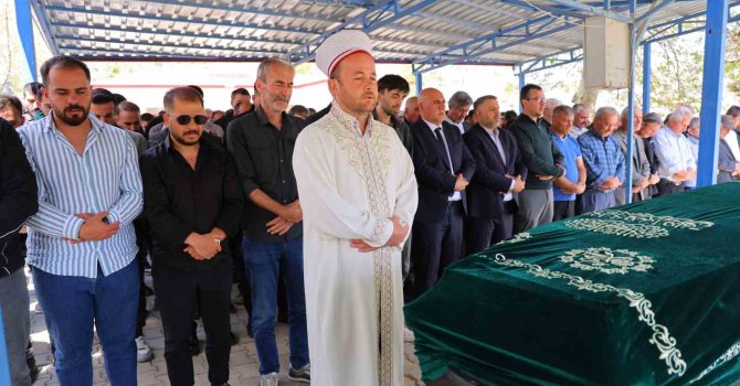 Cinayete kurban giden Kübra Yapıcı son yolculuğuna uğurlandı