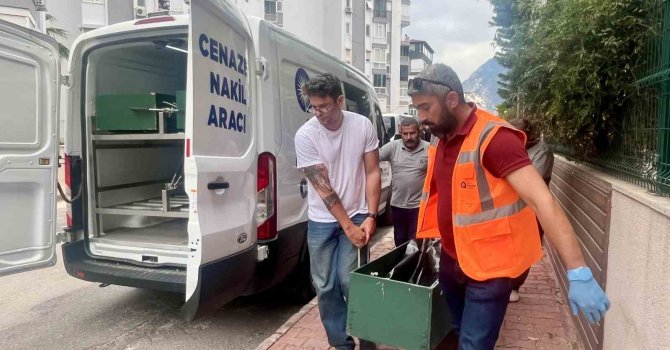 Antalya’da Kazakistan uyruklu kadın evinde ölü bulundu