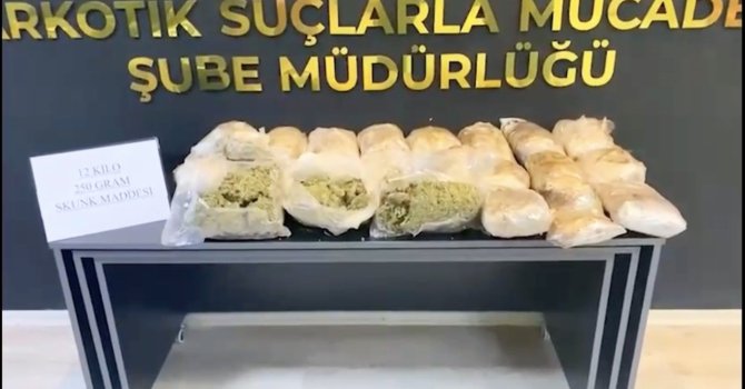 Osmaniye’de minibüsün bagajındaki bavuldan uyuşturucu çıktı