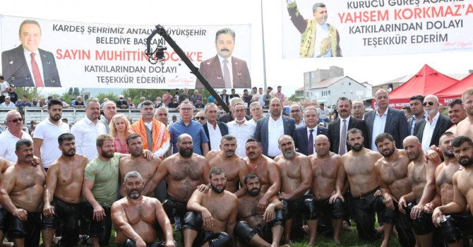 Başkan Böcek Bayramiç Yağlı Güreşlerine katıldı