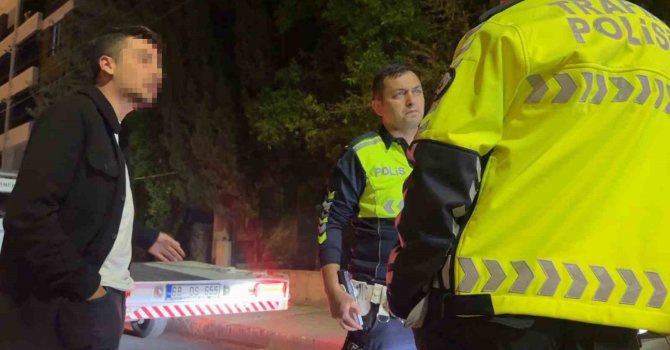 Dur ihtarına uymayan alkollü sürücünün polisi ikna çabaları sonuç vermedi