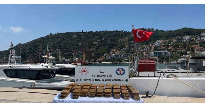 Sahile vuran şüpheli paketten 40 milyon TL’lik macun esrar çıktı