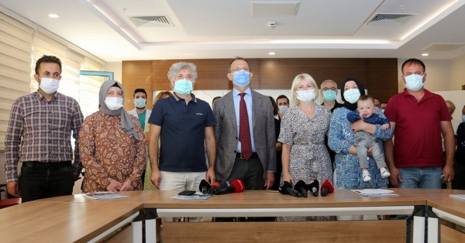 Türkiye’nin ilk ve ikinci rahim nakli yapılan hastaları bir araya geldi