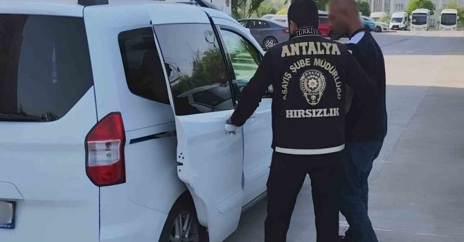 Antalya’da 410 bin lira değerinde ziynet eşyası çalan hırsız yakalandı