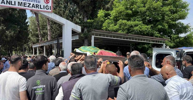 Mersin’deki yağ fabrikasındaki patlamada ölen işçi toprağa verildi
