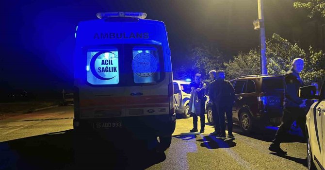 Tartıştığı babasını bıçakladı, ekipler tarafından gözaltına alındı