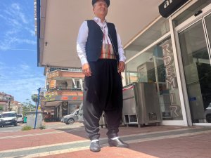 30 metrekarelik atölyede 36 yıldır Alanya şalvarını dünyaya tanıtıyor