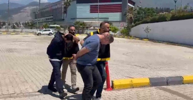 İskenderun’da hapis cezası ile aranan 2 kişi yakalandı