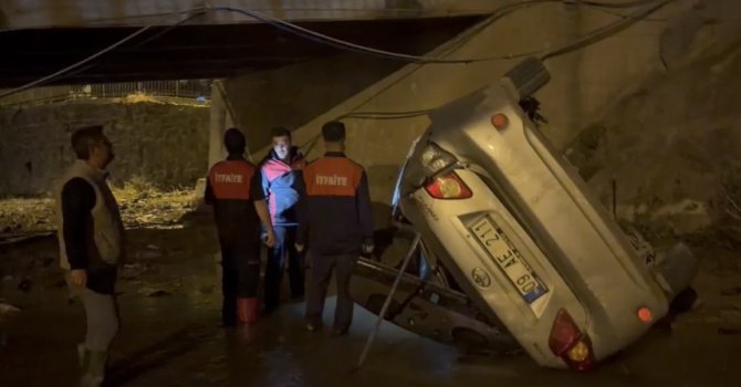 Osmaniye’de otomobil köprüden su kanalına uçtu: 3 yaralı