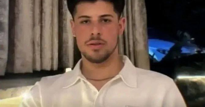 İş makinesine ok gibi saplanan otomobilin genç sürücüsü öldü, 3 kişi yaralandı
