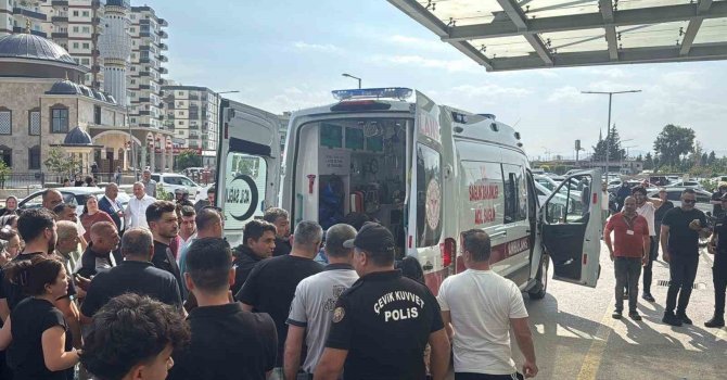 Silahlı saldırgan 4 kişiyi öldürdü, 8 kişiyi de yaraladı