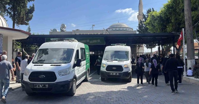 Mersin’deki vahşette hayatını kaybedenler son yolculuğuna uğurlanıyor