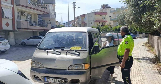 Aracın camına ’Basın’ yazdı, evrakta sahtecilikten işlem yapıldı