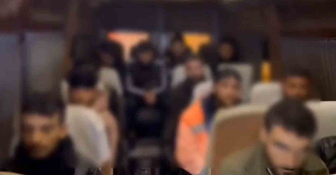 Minibüs dolusu göçmen yakalandı, 3 organizatör tutuklandı