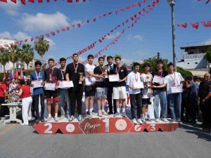 Tarsus’ta 19 Mayıs coşkusu, genç sporcular ödüllendirildi