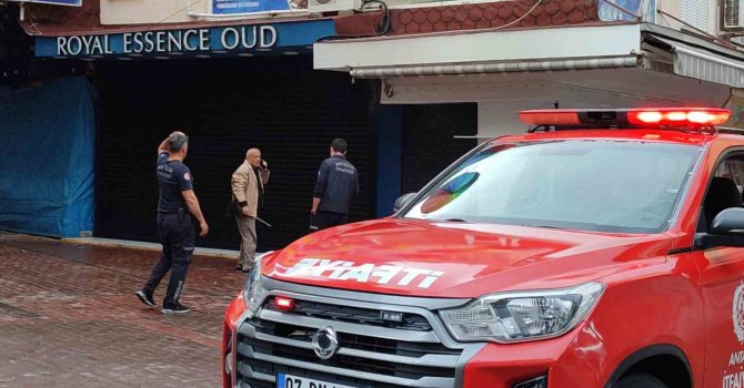 Alanya’da iş yerinden çıkan dumanlar itfaiyeyi alarma geçirdi