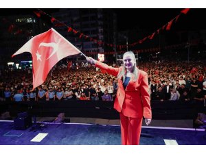 Büşra Özdemir: "Atatürk’ün Samsun’da yaktığı meşale gençliğin gözlerinde parıldıyor"