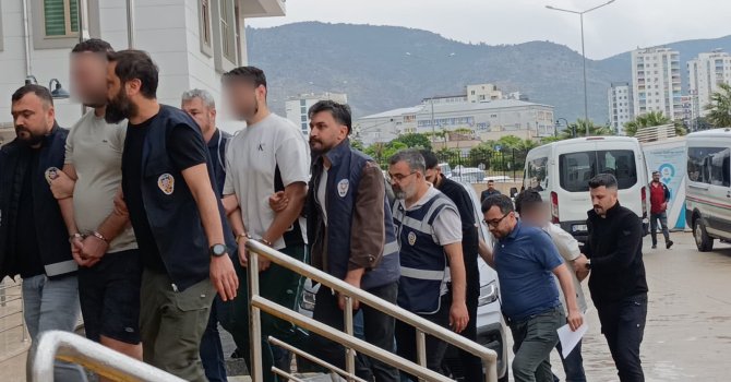 Kozan’da 5 cinayet şüphelisi adliyeye sevk edildi