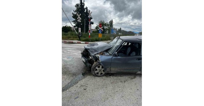 Burdur’da okul servisi ile otomobil çarpıştı: 7 yaralı