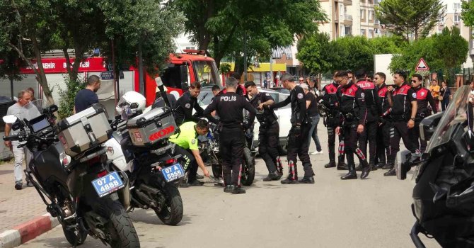 Antalya’da yunus timleri kaza yaptı: 2 polis yaralı