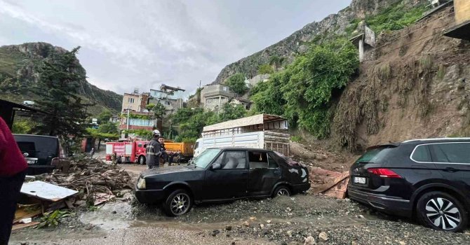 Hatay’da sağanak yağış nedeniyle müstakil ev çöktü: 1 ölü, 2 yaralı