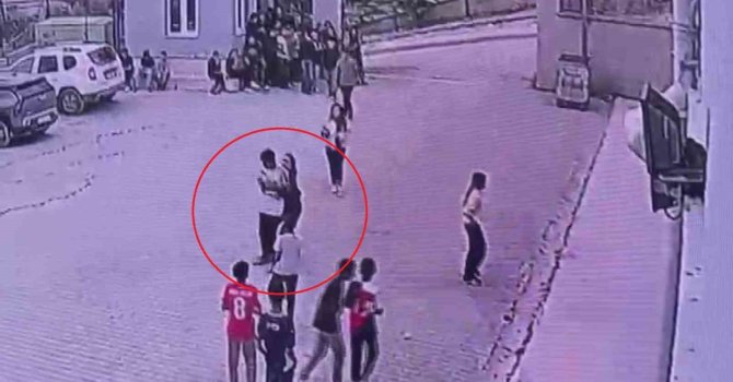 Poğaça yediği esnada nefes alamayan öğrenciyi, öğretmen heimlich manevrasıyla hayata tutundurdu