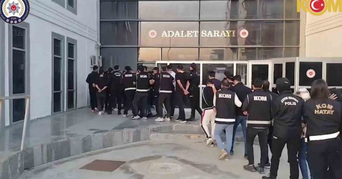 Esnafı sözde korumayla haraca bağlayan ve kadınlara zorla fuhuş yaptıran örgüte operasyon: 28 tutuklama