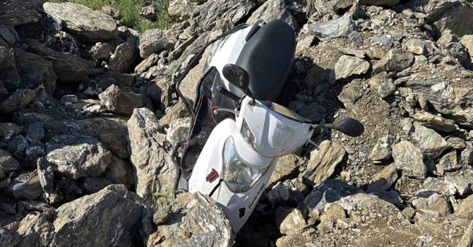 Antalya’da kayalık alanda kaza yapan motosikletin sürücüsü hayatının kaybetti